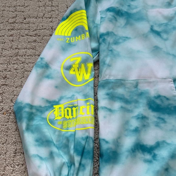 Blue and White Tie-Dye zumba windbreaker Pullover - Picture 2 of 6